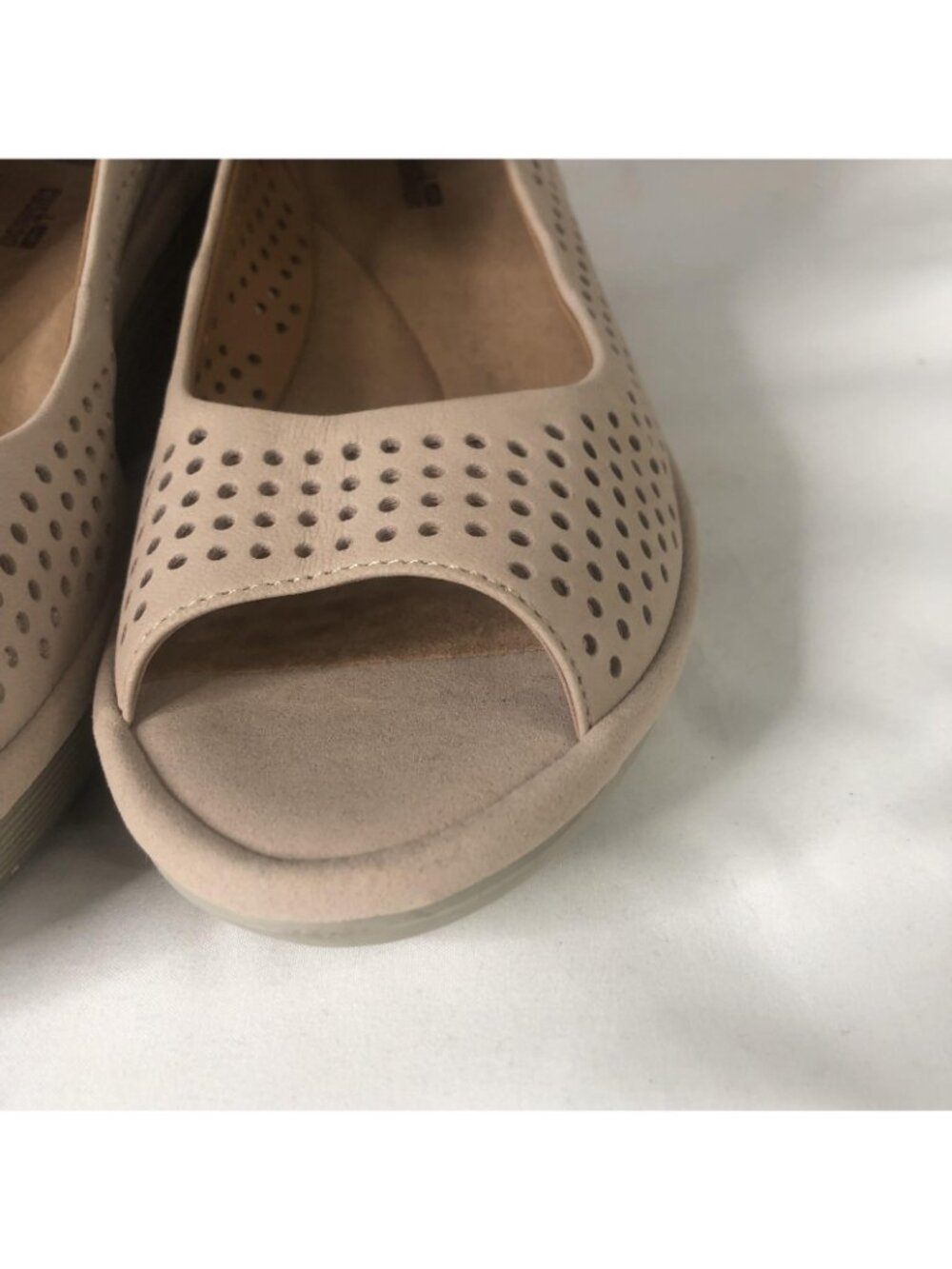 Clarks Sandals Womens Size 6.5 Beige Reedly Salene Wedge Comfort Ankle Strap - Picture 13 of 16